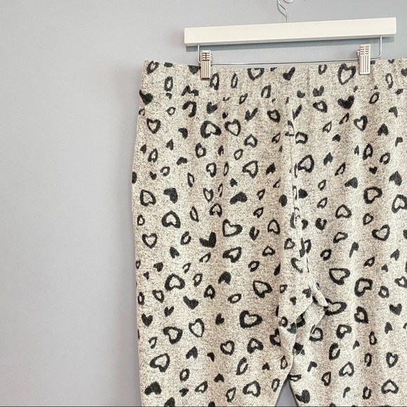 NEW BOBEAU Plus Size Brushed Lounge Slim Fitting Joggers In Leopard Print 3X - Picture 3 of 7